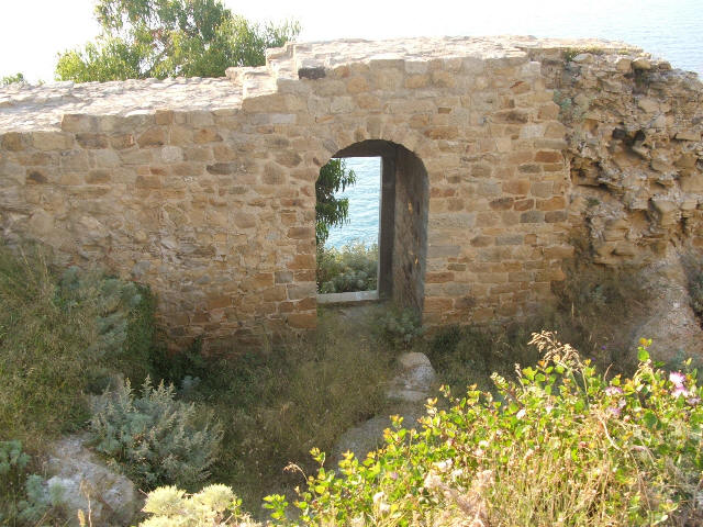 Capo d'Orlando - Ruderi presso la chiesetta del Monte della Madonna width=