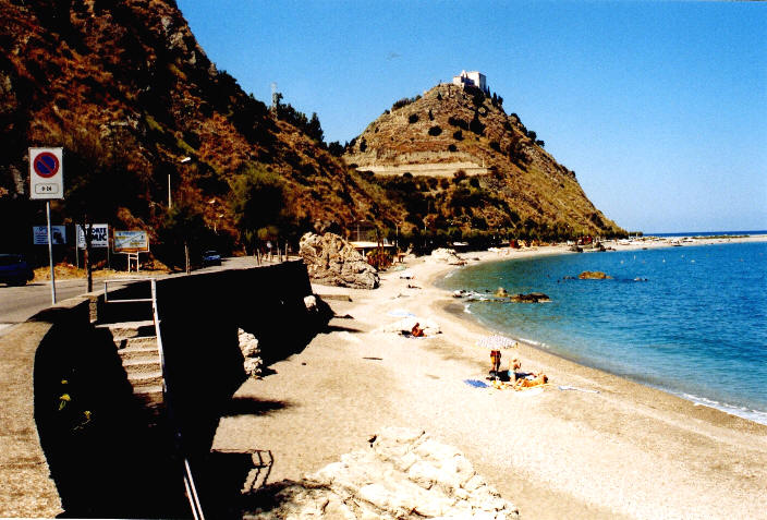 Capo d'Orlando - Scorcio della spiaggia di San Gregorio ed il Monte della Madonna