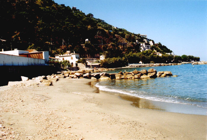 Capo D'Orlando La bellissima spiaggia sabbiosa di Testa di Monaco dai bassi fondali width=