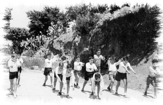 Rocca di Capri Leone - esercizi ginnici anno 1954